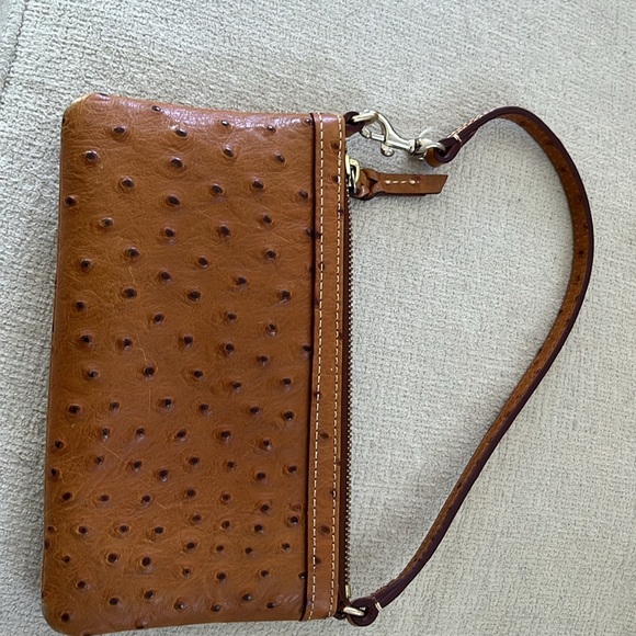 Rare Dooney and Bourke pebble leather clutch with strap - Picture 5 of 5